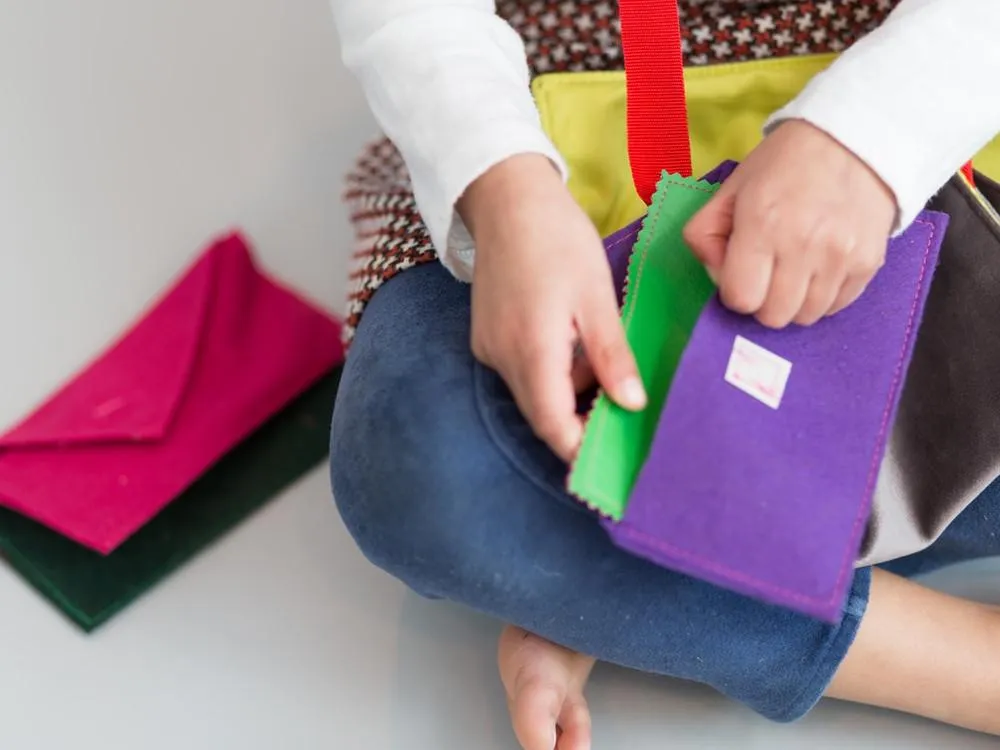 Arabic Mail Bag Set - Promotes Dramatic Play, Communication, and Fine Motor Skills