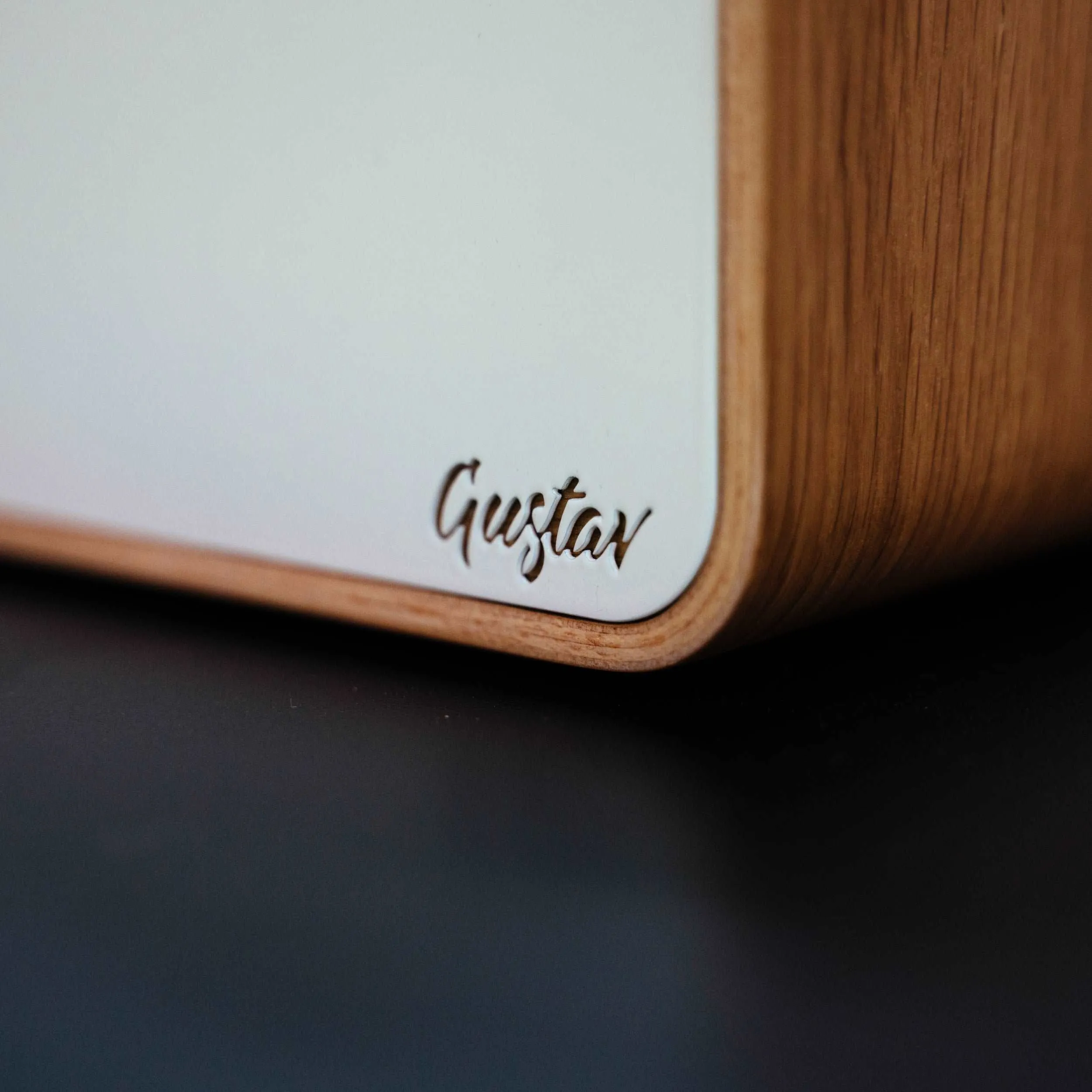 Gustav Original XL Desk Organizer & Laptop Stand Oak/White