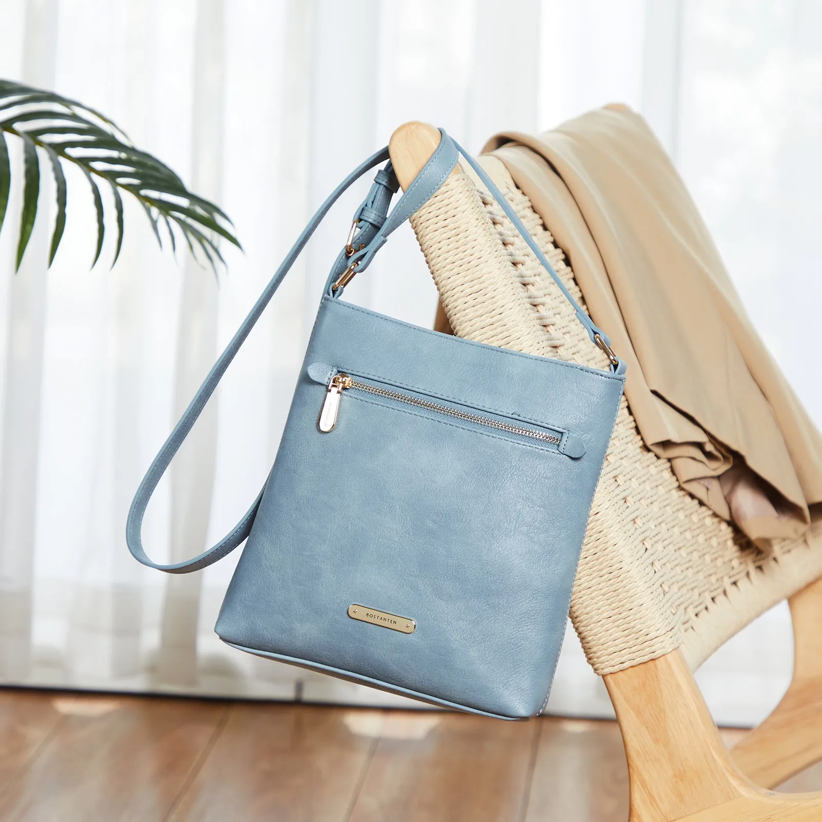 Lotty Keep Your Essentials Secure with a Crossbody Bag with Zipper