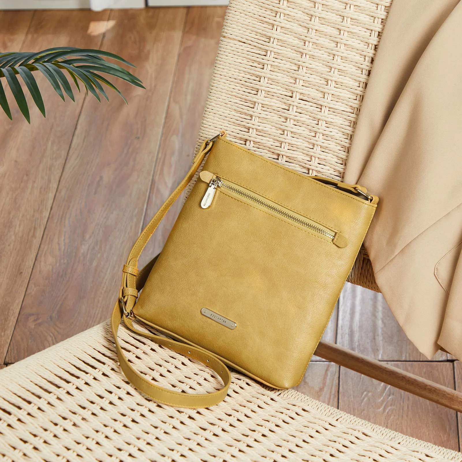 Lotty Keep Your Essentials Secure with a Crossbody Bag with Zipper