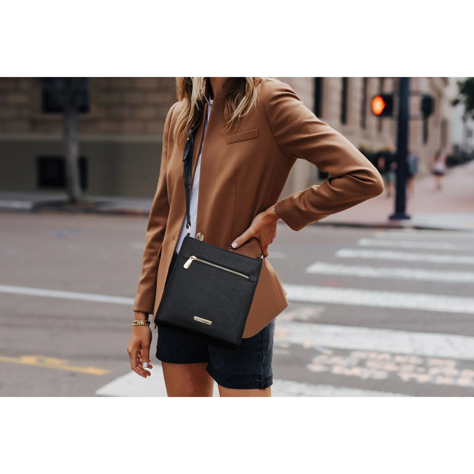 Lotty Keep Your Essentials Secure with a Crossbody Bag with Zipper