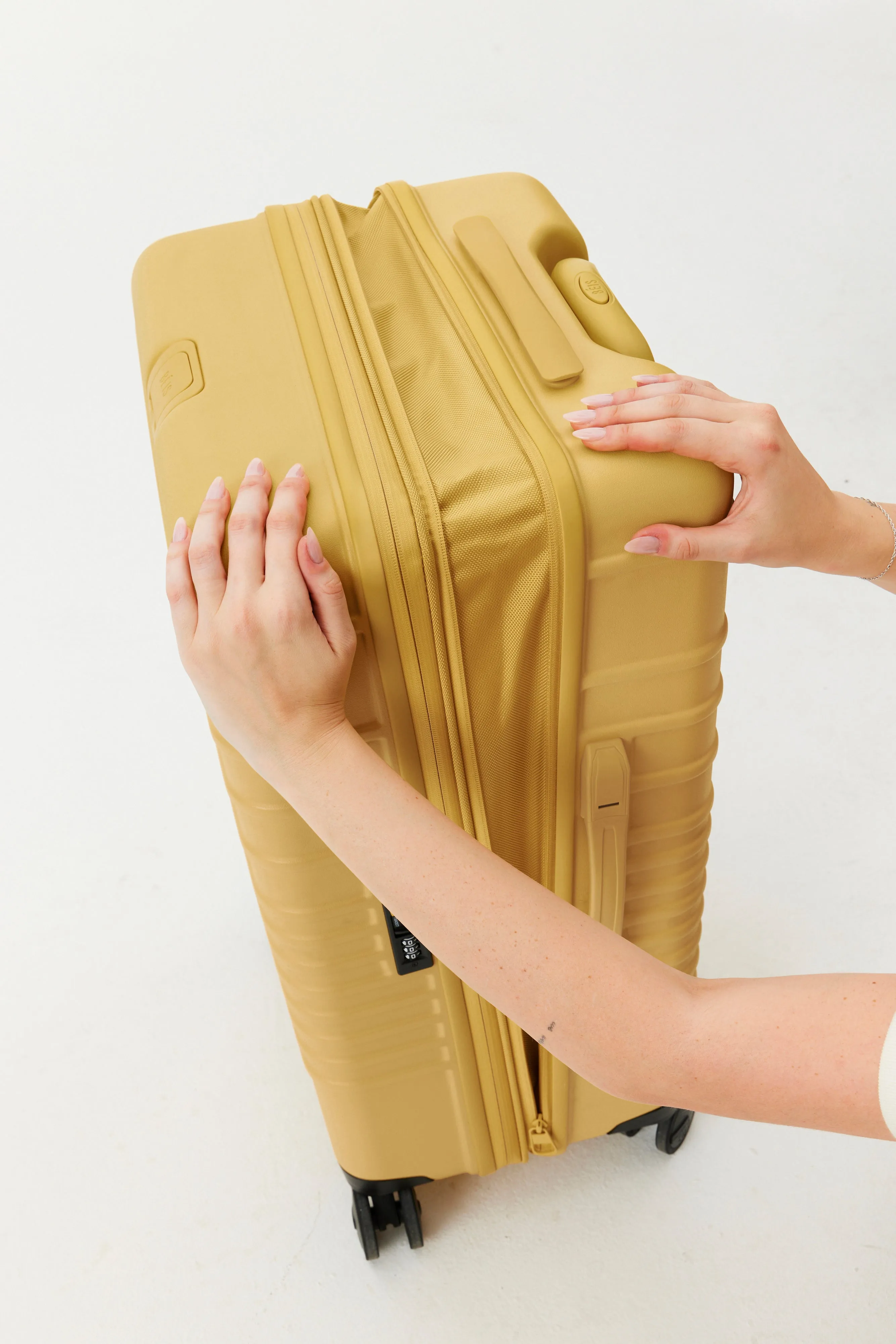 The Carry-On Roller in Honey